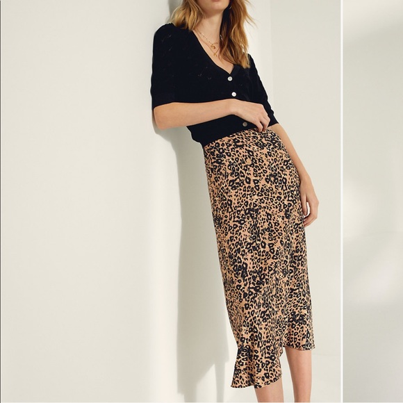 Aritzia Dresses & Skirts - Aritiza Leopard Midi Skirt